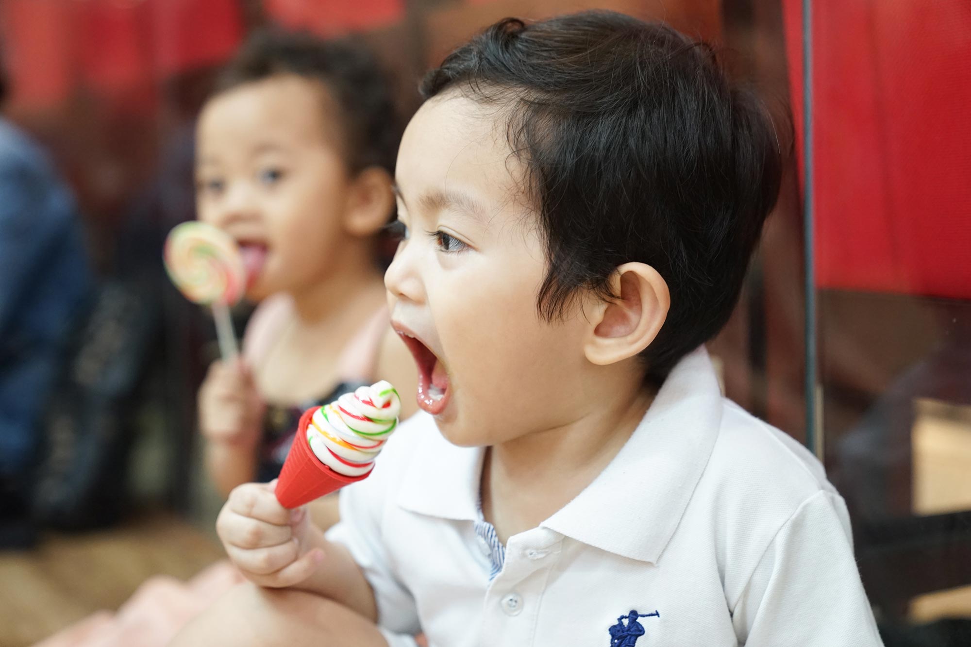 Con trai Khánh Thi - Phan Hiển diễn xuất ngộ nghĩnh với ca khúc amp;#34;Chiếc bụng đóiamp;#34; - 2