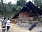 Tin trong nước - Sập nhà, vợ mang thai tử vong, chồng gãy 2 chân không thể kêu cứu vì nước lũ cô lập