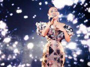 Sao Việt - "Gái một con" Thảo Trang xuất hiện gợi cảm, thể hiện những bản hit nồng nàn tại APEC