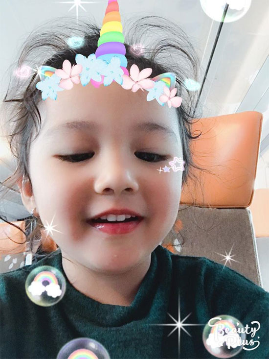 Sao Việt 24h: Con gái Jennifer Phạm thành chuyên gia “tự sướng” khi cầm điện thoại mẹ - 4