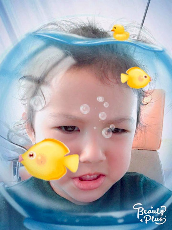 Sao Việt 24h: Con gái Jennifer Phạm thành chuyên gia “tự sướng” khi cầm điện thoại mẹ - 5