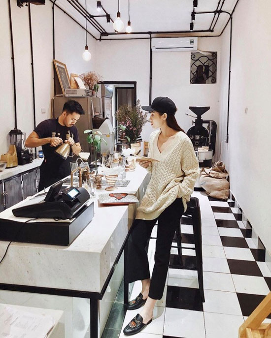 Sao Việt 24h: Con gái Jennifer Phạm thành chuyên gia “tự sướng” khi cầm điện thoại mẹ - 9