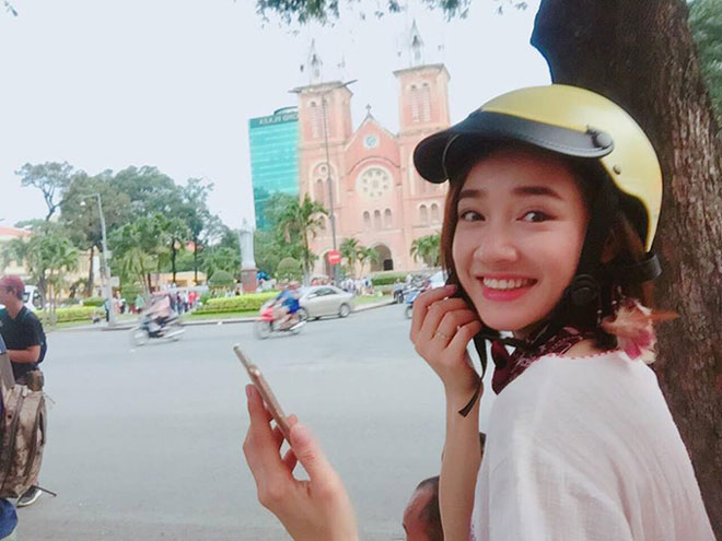 Sao Việt 24h: Con gái Jennifer Phạm thành chuyên gia “tự sướng” khi cầm điện thoại mẹ - 15