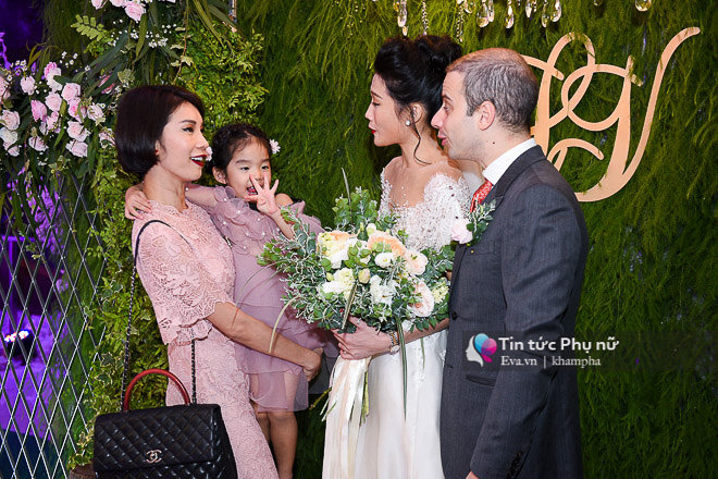 Mẹ con Xuân Lan, vợ chồng Lê Thuý đến mừng đám cưới Kha Mỹ Vân và chồng Tây - 10
