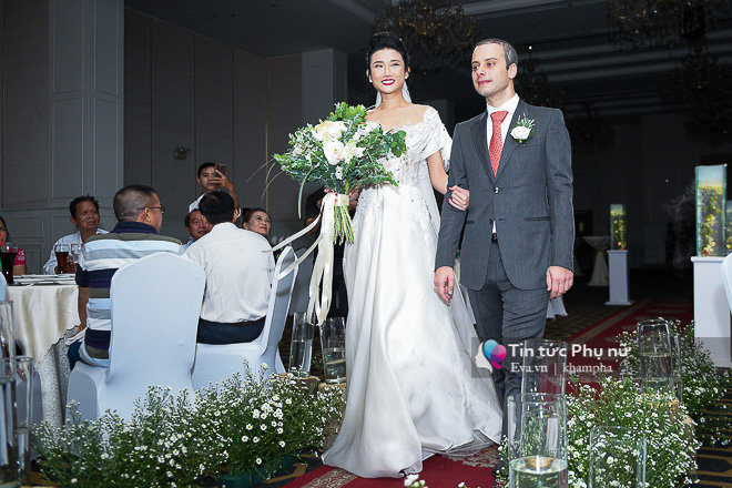 Mẹ con Xuân Lan, vợ chồng Lê Thuý đến mừng đám cưới Kha Mỹ Vân và chồng Tây - 4