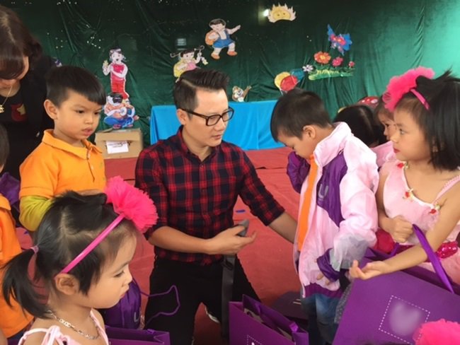 Hoàng Bách bỏ hát, đi làm đại sứ nhiều hoạt động xã hội - 9