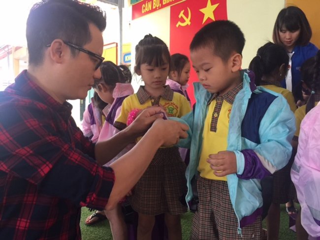 Hoàng Bách bỏ hát, đi làm đại sứ nhiều hoạt động xã hội - 8