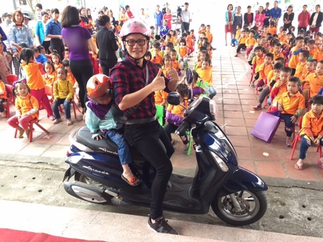 Hoàng Bách bỏ hát, đi làm đại sứ nhiều hoạt động xã hội - 11