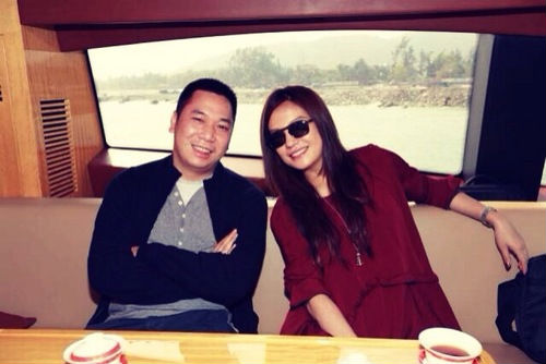 Kinh doanh gian lận, vợ chồng Triệu Vy nộp phạt 2,1 tỷ đồng và bị cấm tham gia chứng khoán - 3