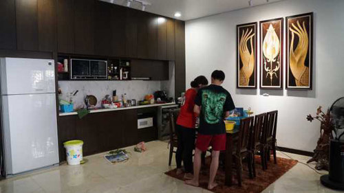 Những căn bếp amp;#34;người sang giàu - kẻ đơn sơamp;#34; trái ngược của sao Việt - 13