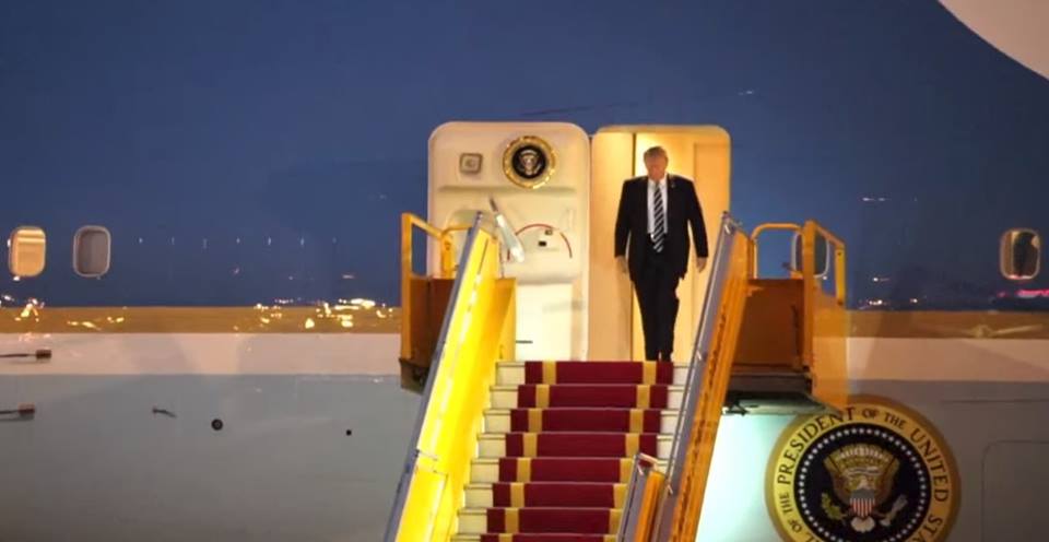 Tổng thống Mỹ Donald Trump đã đến Hà Nội - 1