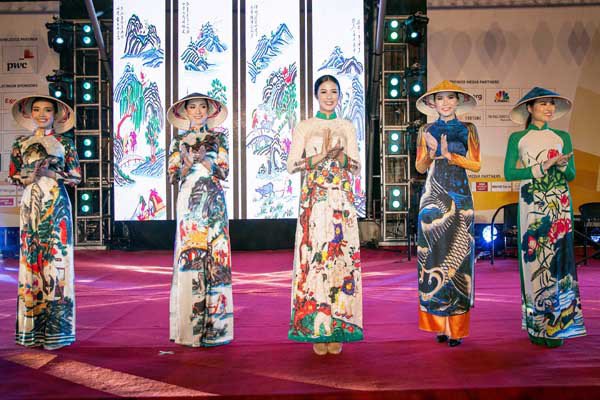 3 Hoa hậu xinh đẹp góp sức cho Hội nghị cấp cao APEC với tư cách gì? - 7