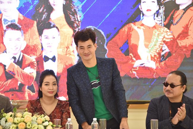 NSƯT Xuân Bắc cùng Jennifer Phạm làm MC cho amp;#34;Đêm Việt Nam 6amp;#34; - 4