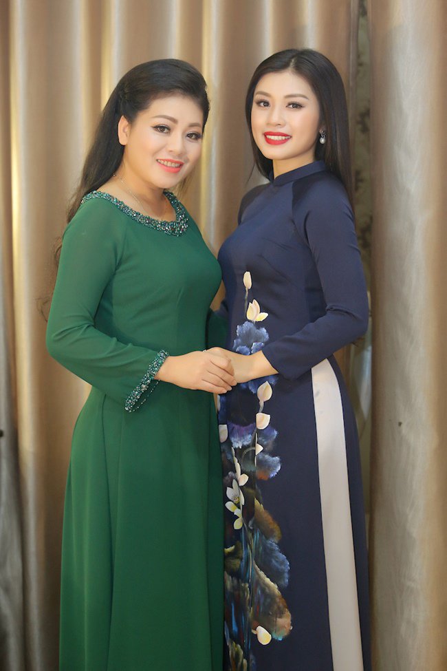 Mẹ không bỏ lỡ buổi diễn nào của 2 chị em Sao Mai Thu Hằng - Bích Hồng - 6