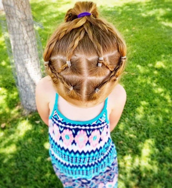 Bé gái nổi bật nhất MXH nhờ kiểu tóc tết hình ngôi sao amp;#34;khổng lồamp;#34; trên đầu - 8