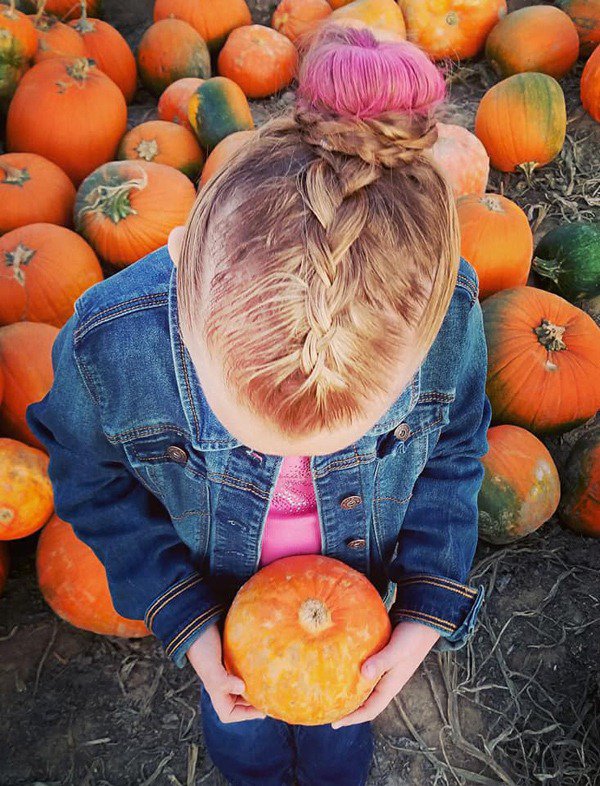 Bé gái nổi bật nhất MXH nhờ kiểu tóc tết hình ngôi sao amp;#34;khổng lồamp;#34; trên đầu - 6