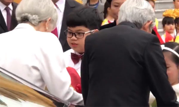 Thành tích “khủng” của những em bé vinh dự đại diện Việt Nam tặng hoa chính trị gia thế giới - 2