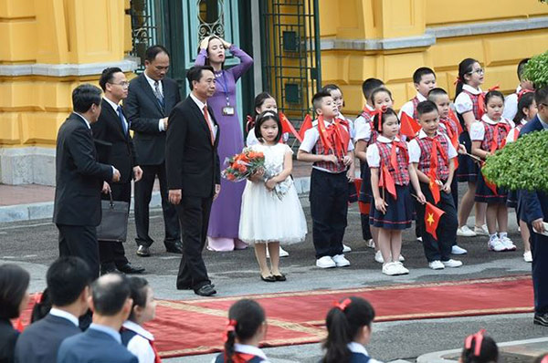 Thành tích “khủng” của những em bé vinh dự đại diện Việt Nam tặng hoa chính trị gia thế giới - 3