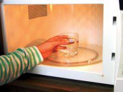 Nhà đẹp - Dùng lò vi sóng sai lầm thế này, bảo sao hay xảy ra tai nạn, lò nhanh hỏng