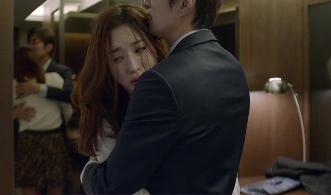 Ác mộng lấy chồng cuồng ghen: Đi tắm 30 phút cũng phải cầm điện thoại để nghe - 3