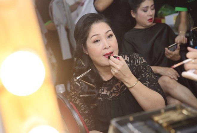 amp;#34;Đột nhậpamp;#34; hậu trường ghi hình của Minh Nhí, Hồng Vân trước giờ lên sóng - 2