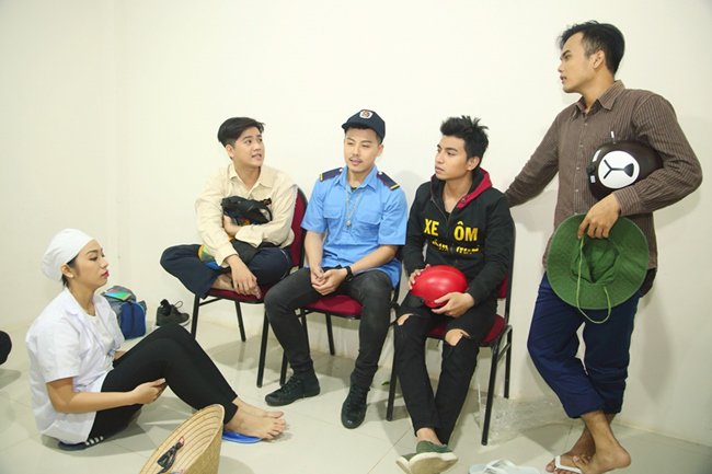 amp;#34;Đột nhậpamp;#34; hậu trường ghi hình của Minh Nhí, Hồng Vân trước giờ lên sóng - 14