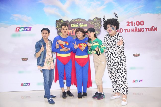 amp;#34;Đột nhậpamp;#34; hậu trường ghi hình của Minh Nhí, Hồng Vân trước giờ lên sóng - 11