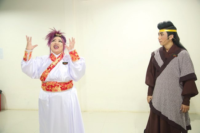 amp;#34;Đột nhậpamp;#34; hậu trường ghi hình của Minh Nhí, Hồng Vân trước giờ lên sóng - 12