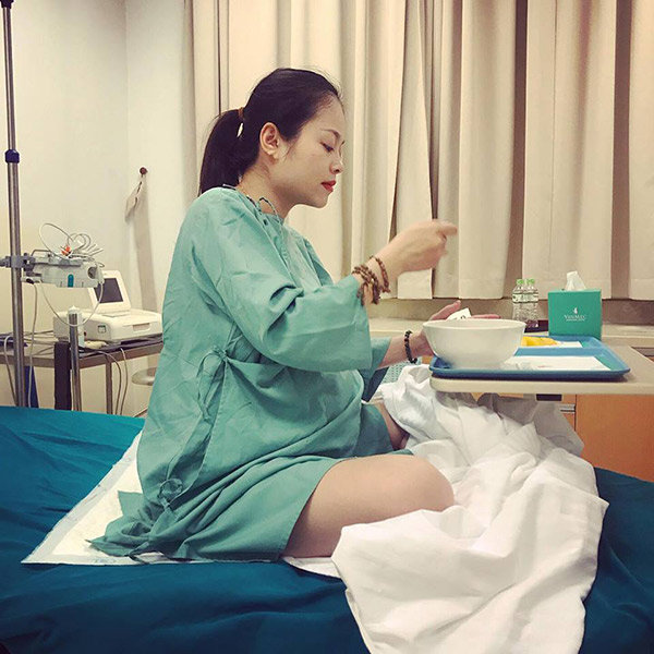 Hotmom 8x lần đầu kể chuyện 5 ngày amp;#34;trực chiếnamp;#34; ăn cơm bệnh viện chờ sinh con thứ 3 - 2