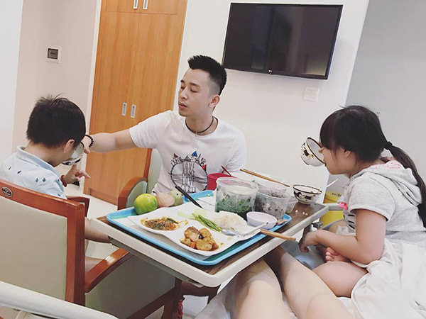 Hotmom 8x lần đầu kể chuyện 5 ngày amp;#34;trực chiếnamp;#34; ăn cơm bệnh viện chờ sinh con thứ 3 - 5