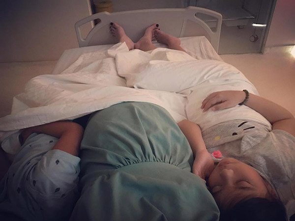 Hotmom 8x lần đầu kể chuyện 5 ngày amp;#34;trực chiếnamp;#34; ăn cơm bệnh viện chờ sinh con thứ 3 - 4