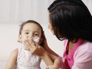 Làm mẹ - Bác sĩ chỉ cách chăm sóc trẻ bị viêm mũi dị ứng trong những ngày thay đổi thời tiết