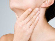 Sức khỏe - Phải làm gì khi bị viêm họng cấp khi giao mùa?