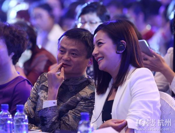 Ngôi sao 24/7: Rất thân với Jack Ma nhưng Triệu Vy chẳng phải là nghệ sĩ tỷ phú thích nhất - 1