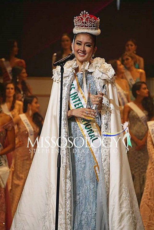 Đánh bại mỹ nhân đến từ 70 quốc gia, Tân Hoa hậu Quốc Tế 2017 đẹp khó rời mắt - 1