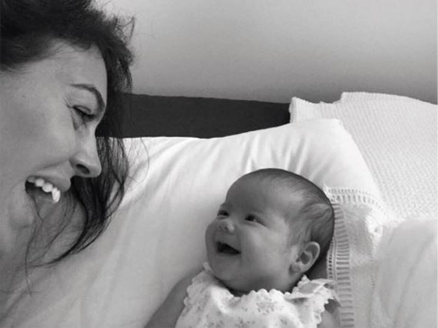 Bạn gái cũ toàn siêu mẫu, diễn viên, amp;#34;sát thủ tình trườngamp;#34; Ronaldo lại amp;#34;đổ gụcamp;#34; bên nàng Lọ Lem - 6