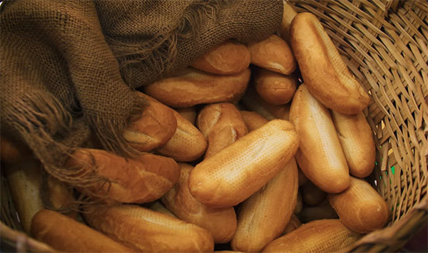 Có gì bên trong ổ bánh mì 2,2 triệu đồng khiến các tín đồ ẩm thực Sài thành xôn xao - 3