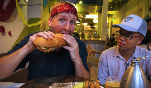 Có gì bên trong ổ bánh mì 2,2 triệu đồng khiến các tín đồ ẩm thực Sài thành xôn xao - 2