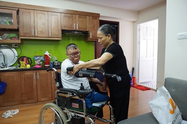Cuộc sống mới của chiến sĩ sống sót trong vụ trực thăng rơi ở HN khi có bàn tay giả - 5