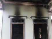 Tin tức - Mẹ cắm sạc pin điện thoại rồi cùng con nhỏ đi thể dục, sạc nổ thiêu rụi cả căn nhà