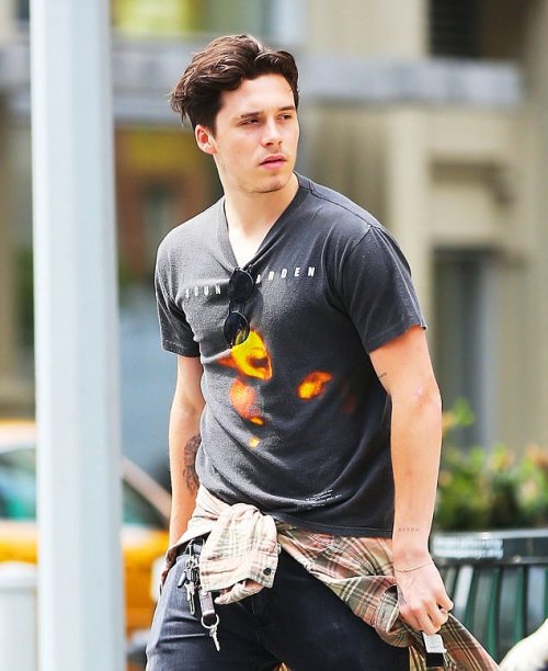 Brooklyn Beckham - Ngô Trác Lâm: Nỗi khó khăn khi sinh ra đã là con của người nổi tiếng - 3