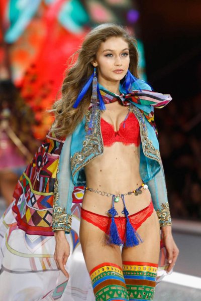 Cả Katy Perry lẫn Gigi Hadid và dàn người mẫu bất ngờ rút khỏi Victoriaamp;#39;s Secret FS vào phút chót - 2