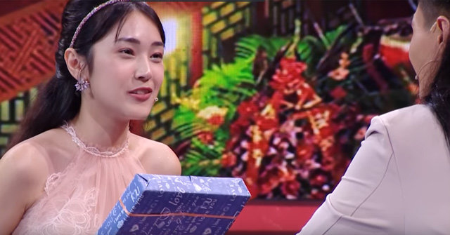 Chàng trai hóa thân thành đại hiệp cổ trang mang quà bị “phong ấn” đến tỏ tình người đẹp - 4