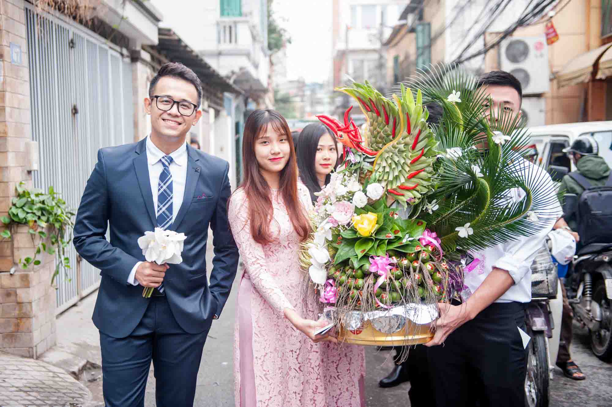 MC amp;#34;Chúng tôi là chiến sĩamp;#34; tổ chức lễ ăn hỏi với bạn gái xinh như hot girl - 2