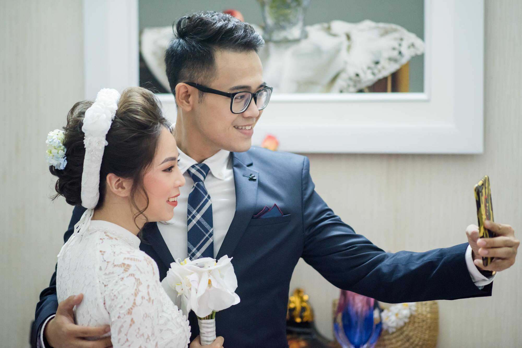 MC amp;#34;Chúng tôi là chiến sĩamp;#34; tổ chức lễ ăn hỏi với bạn gái xinh như hot girl - 4