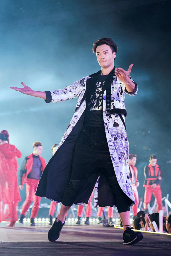 Những BST làm nức lòng tín đồ Sài thành trong đại tiệc thời trang - âm nhạc ngoài trời - 2