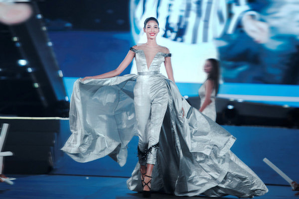 Những BST làm nức lòng tín đồ Sài thành trong đại tiệc thời trang - âm nhạc ngoài trời - 8