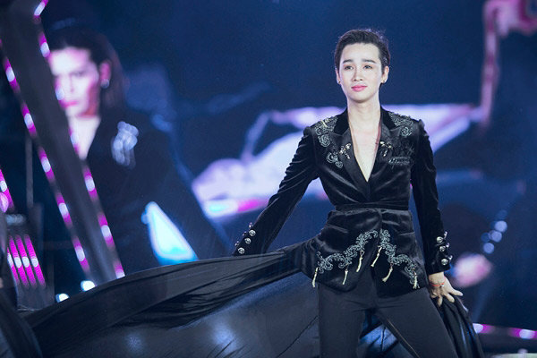 Những BST làm nức lòng tín đồ Sài thành trong đại tiệc thời trang - âm nhạc ngoài trời - 9