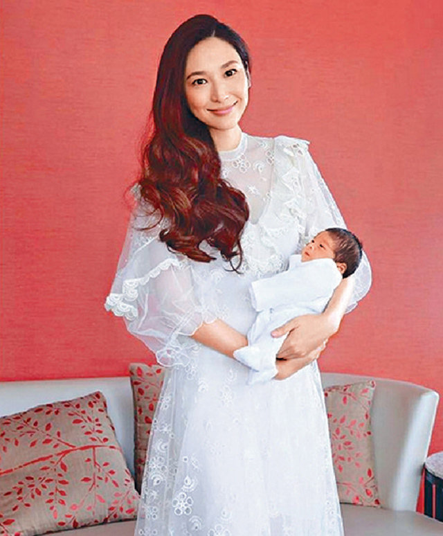 Siêu mẫu xứ Đài khoe nhẫn kim cương 10,4 carat mẹ chồng tương lai tặng vì đẻ con khéo - 4