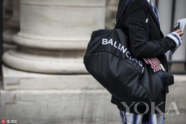 Túi to như... bao tải được Sao lăng xê ầm ầm, chị em liệu có muốn thử? - 13